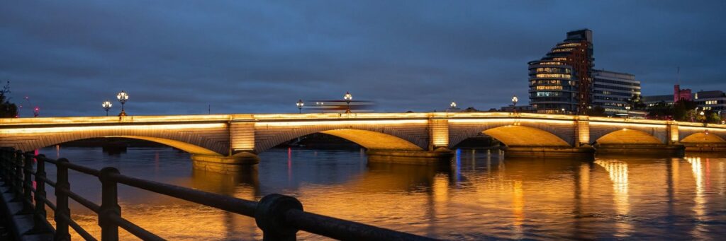 Putney-Bridge-London-England-IMG-01-1800-x-600